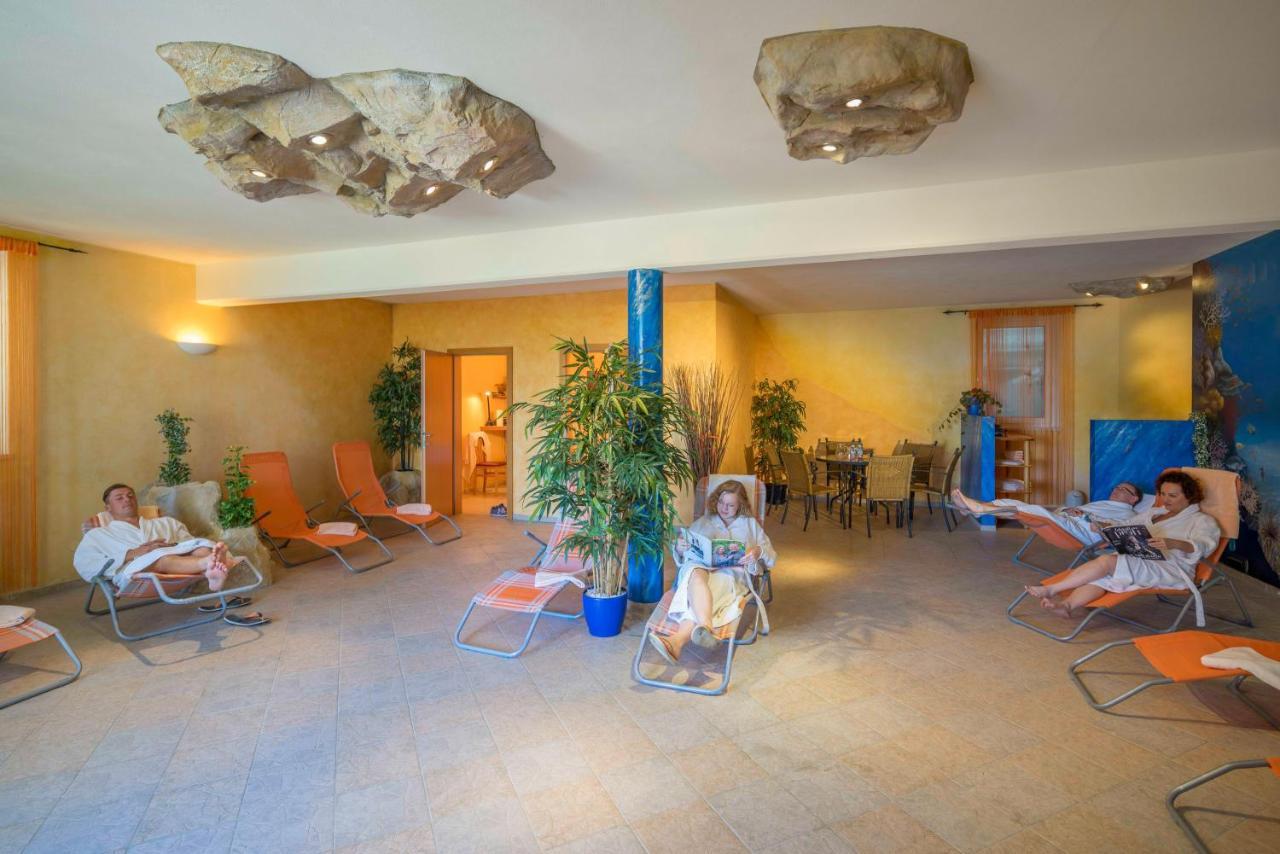 Hotel Garni Oasis Loipersdorf ينرسدورف المظهر الخارجي الصورة