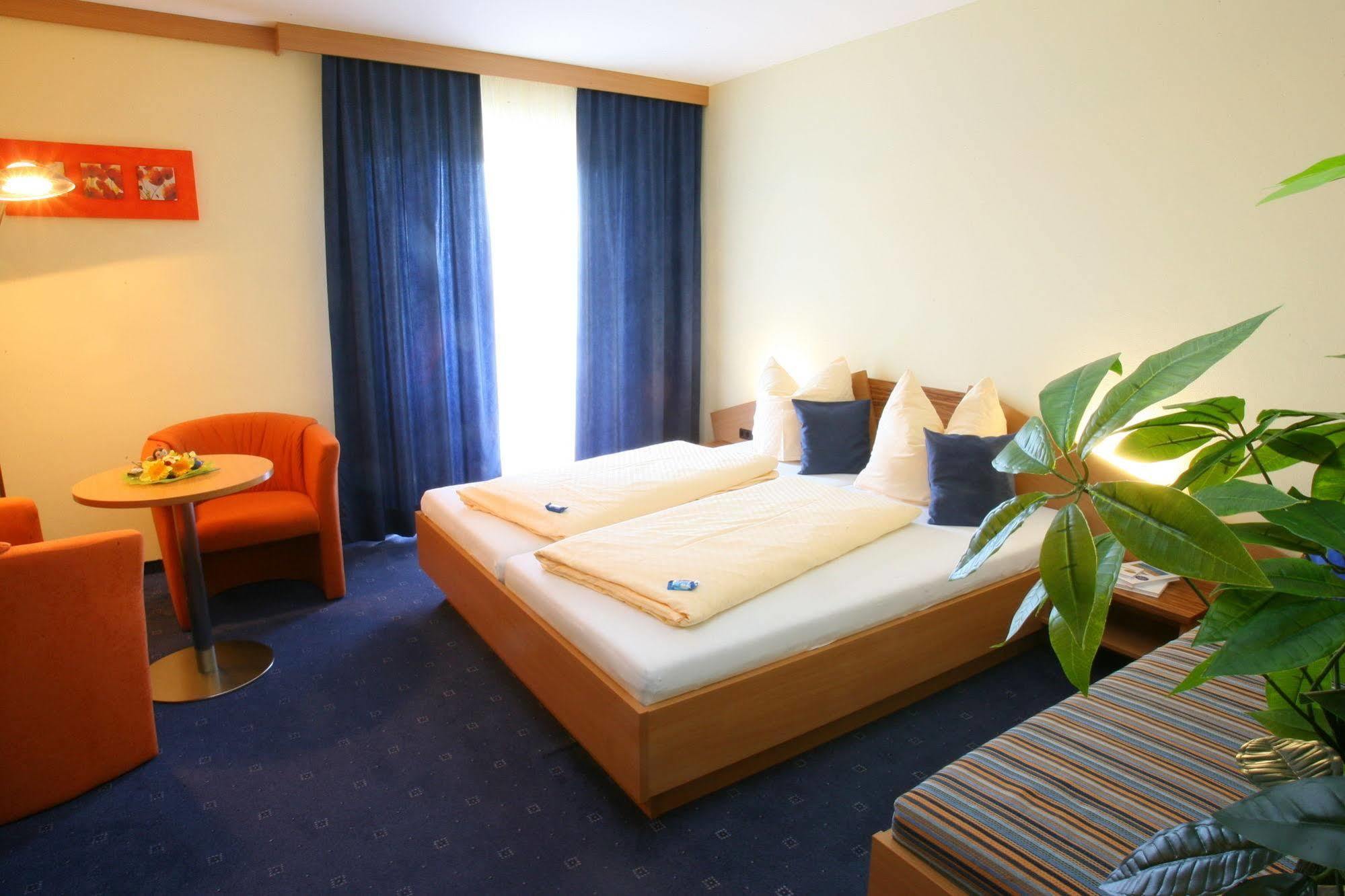 Hotel Garni Oasis Loipersdorf ينرسدورف المظهر الخارجي الصورة